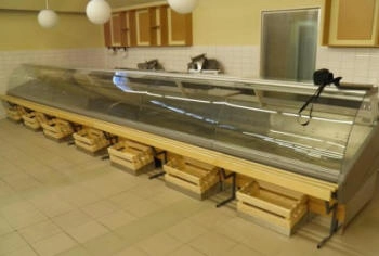 холодильная витрина с изогнутым стеклом