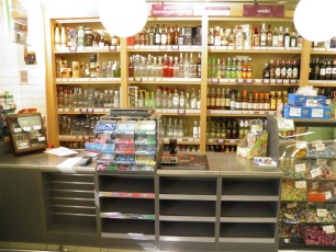 Мебель оснащение магазинов складов стеллажи холодильные витрины Польша